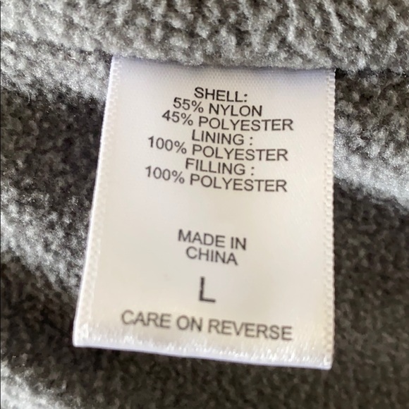 New York & Co Puffer Vest - Picture 4 of 5